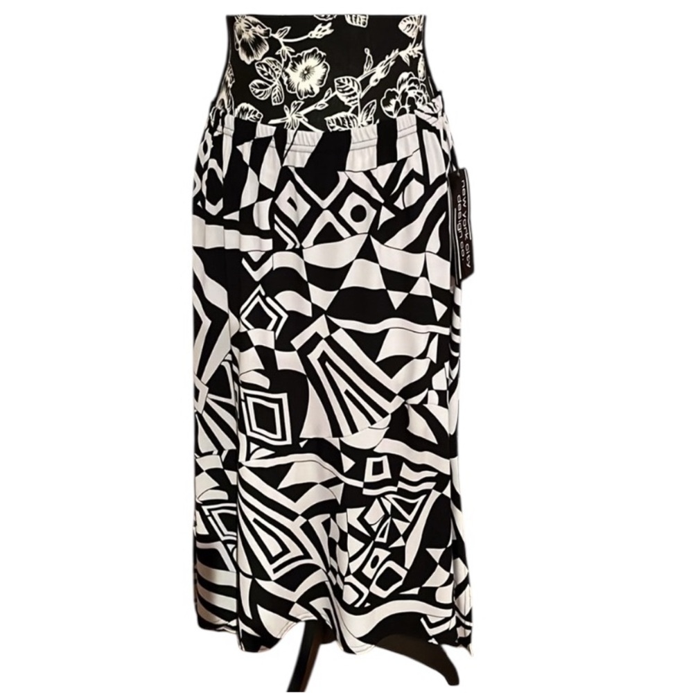 New York City Design & Co. size  medium black & white long skirt side slit